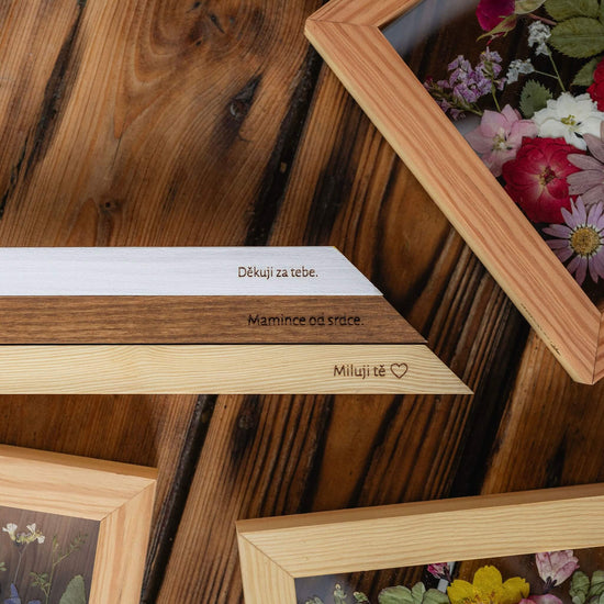 Věnování - výpal textu na rám