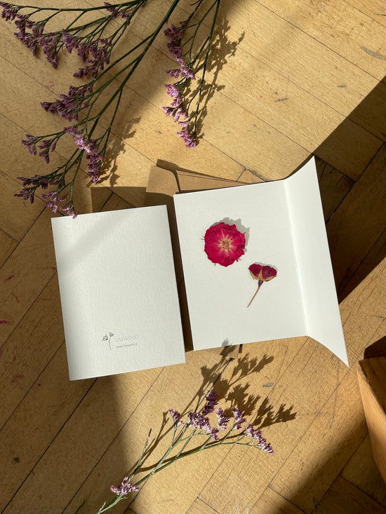 Přání s vylisovanými růžemi