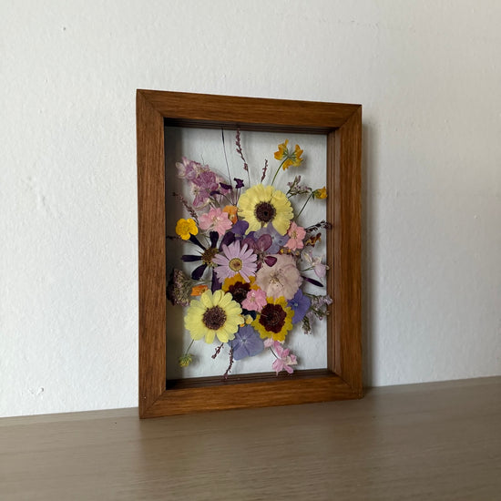 Když přijdeš blíže, uslyšíš bzučení luk