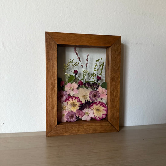 Tři poupátka na loučce