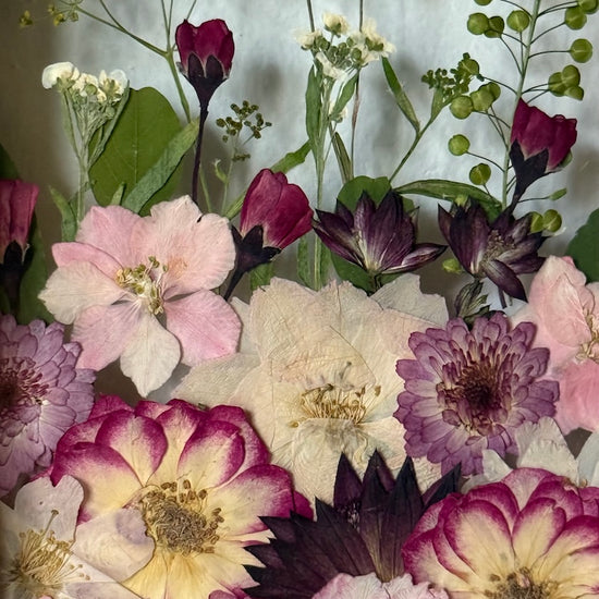 Tři poupátka na loučce