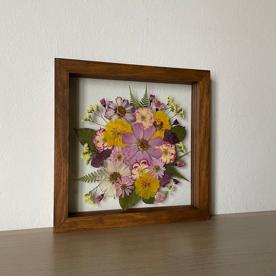 Protkáno zlatými nitkami