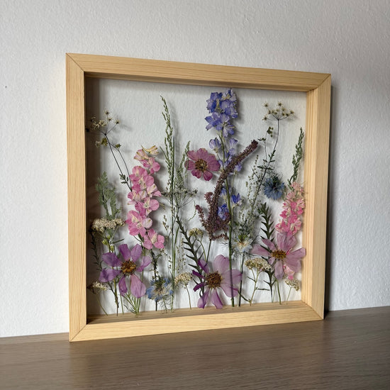 Ticho na louce za soumraku